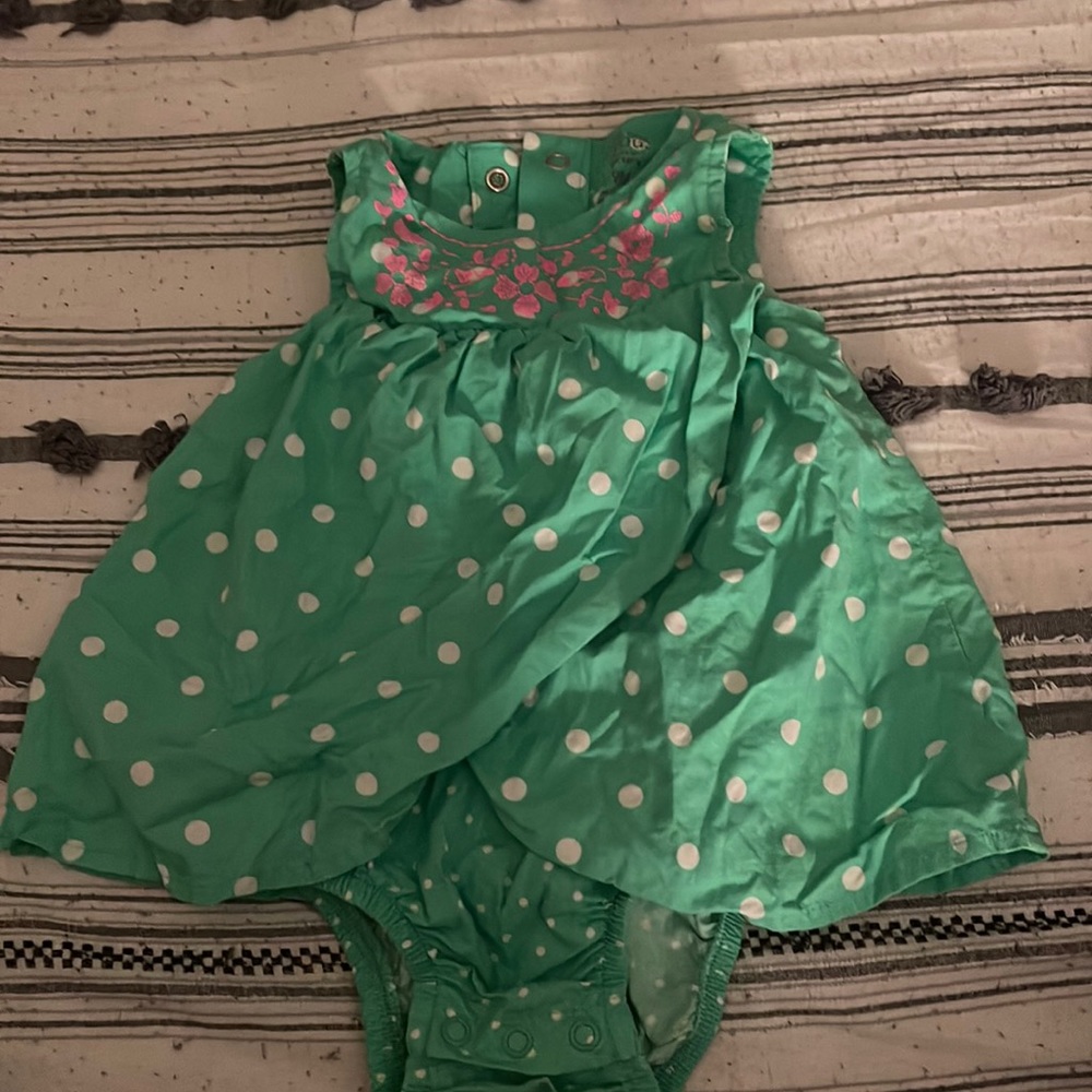 Cute green dress with clip at the bottom